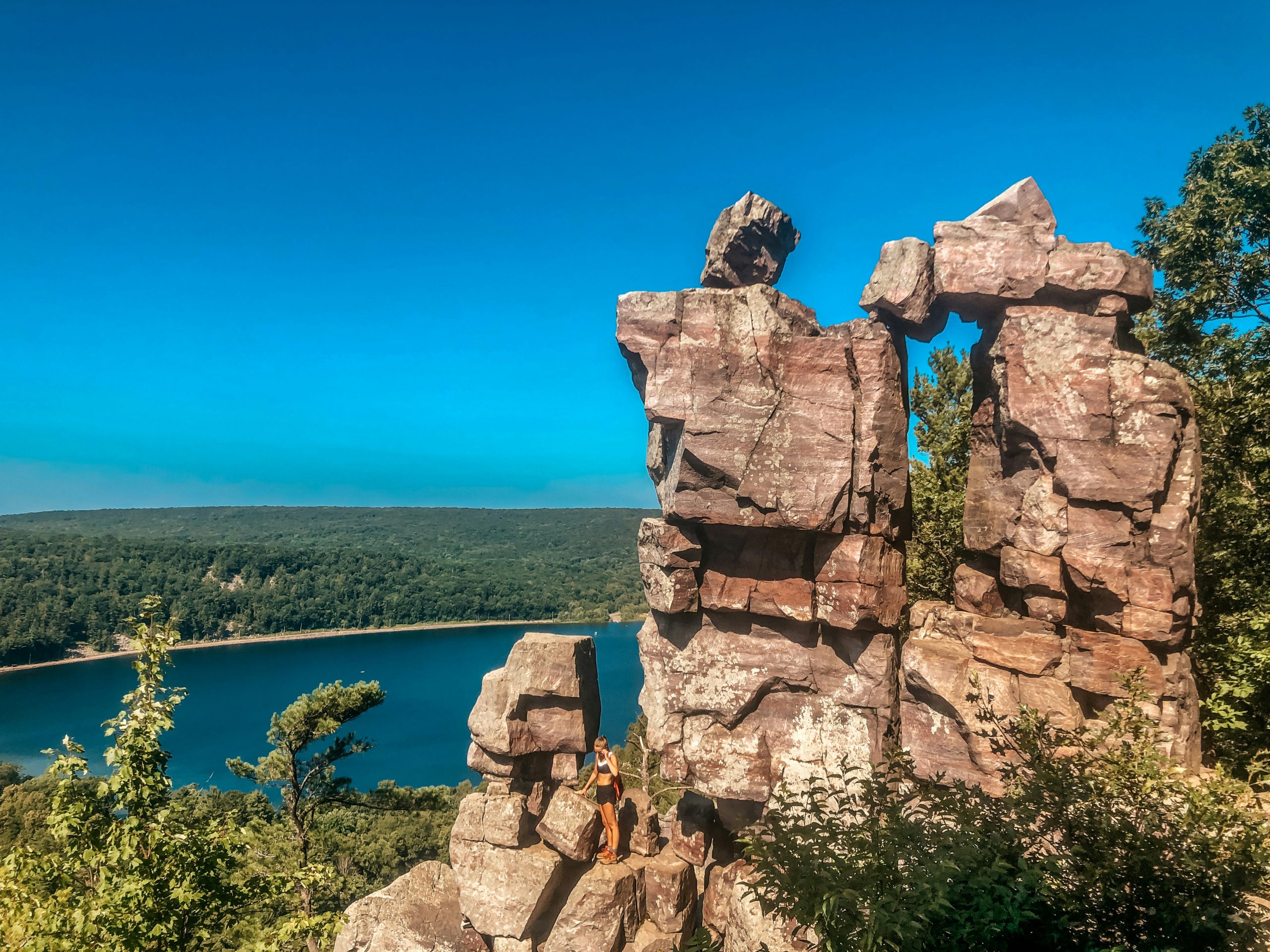 Peaceful hiking representing online therapy throughout Wisconsin